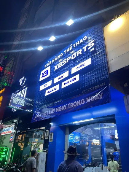 THI CÔNG CỬA HÀNG SHOP THỂ THAO